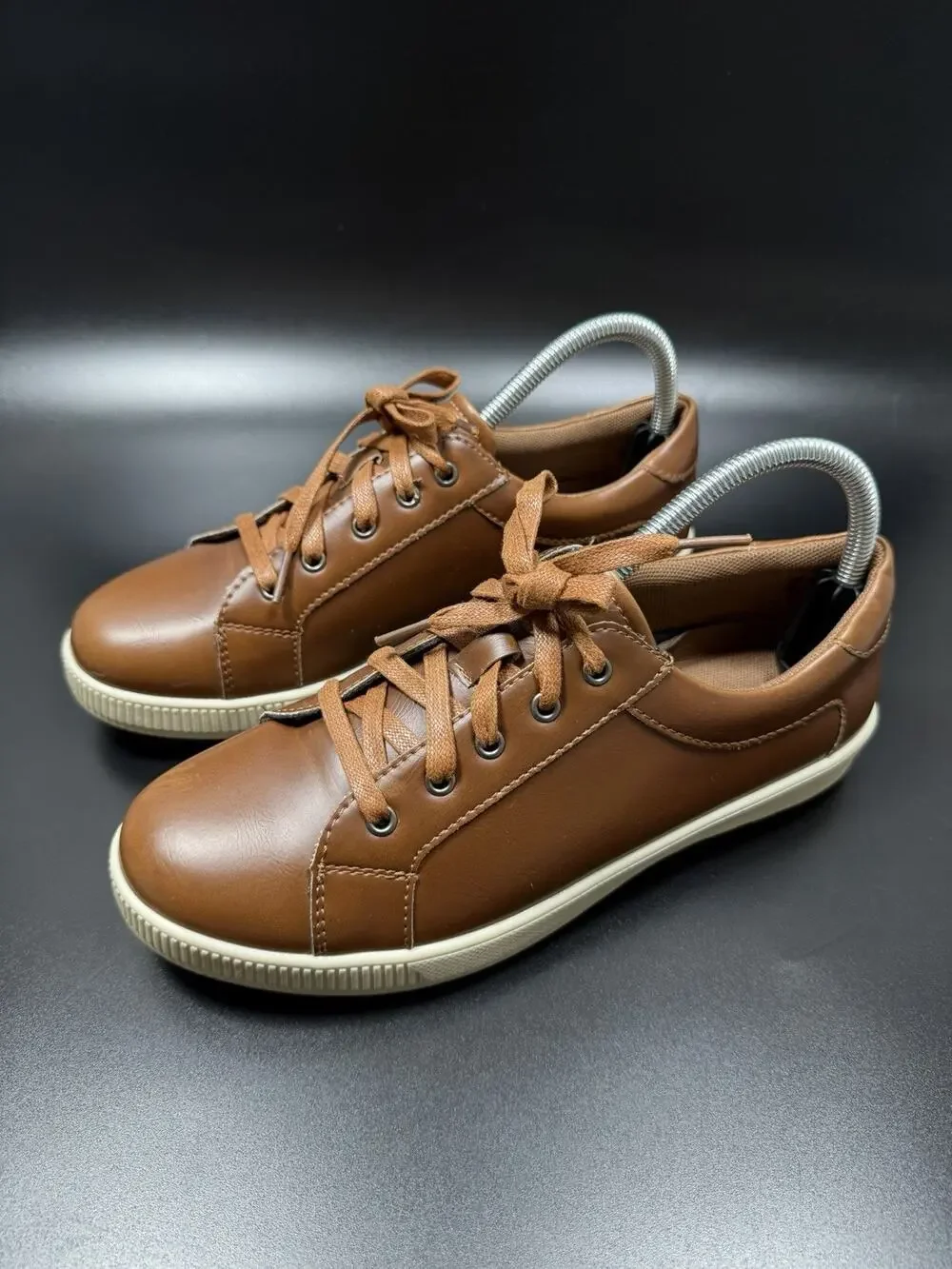 Deer Stags Kane boys' Fashion Sneakers in Dark Tan Faux Leather size 6.5 Big kid